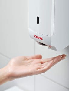 Desinfektionsspender Non-Touch berührungslos sensorgesteuert weiss - Detailaufnahme mit Hand Spenderbenutzung - Spender mit Desinfektionsgel
