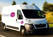 LKW in weiß mit Cleanup-Beschriftung in magenta - Mattenservice