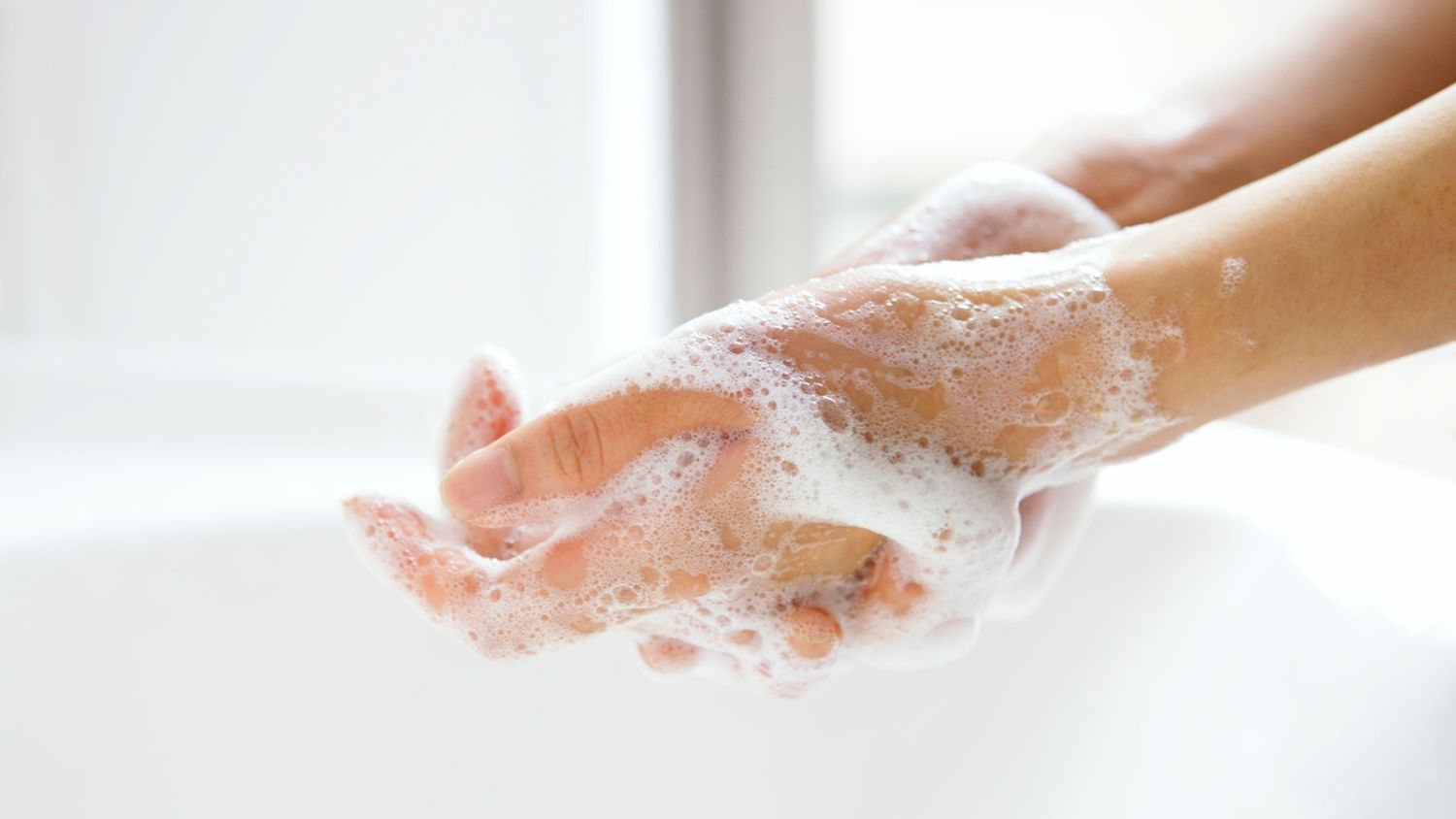 Händewaschen mit cremeseife - PureLIne Seifencremespender