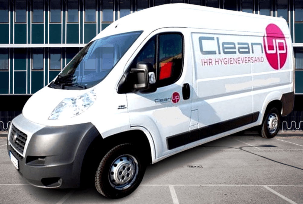 LKW in weiß mit CleanUp-Aufschrift